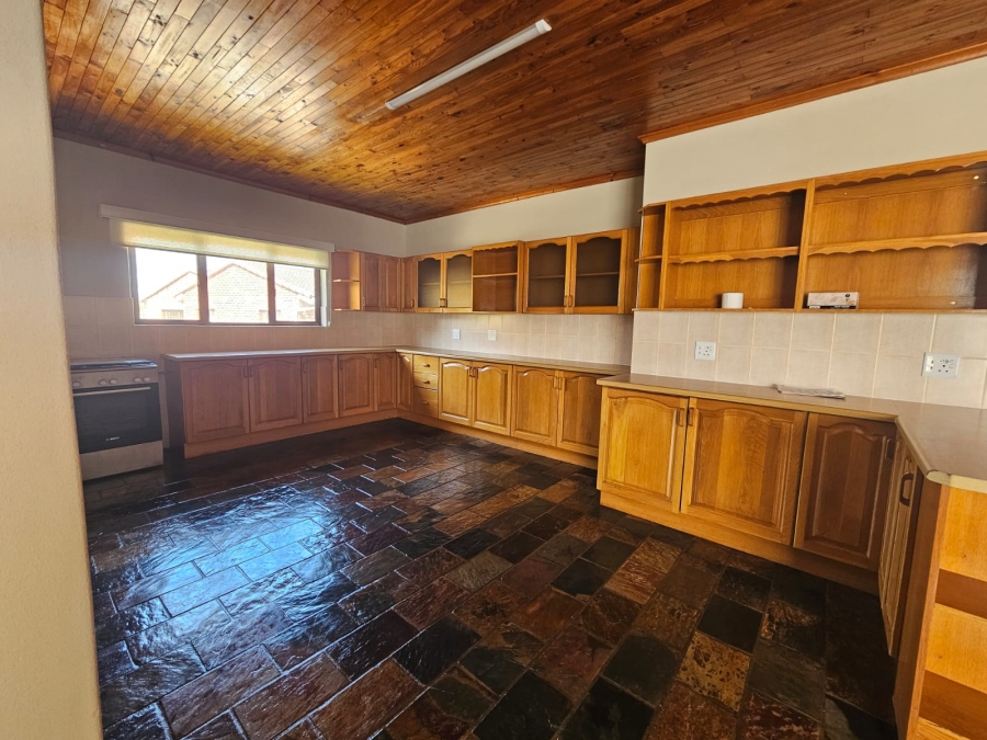 To Let 5 Bedroom Property for Rent in Stilbaai Wes Western Cape